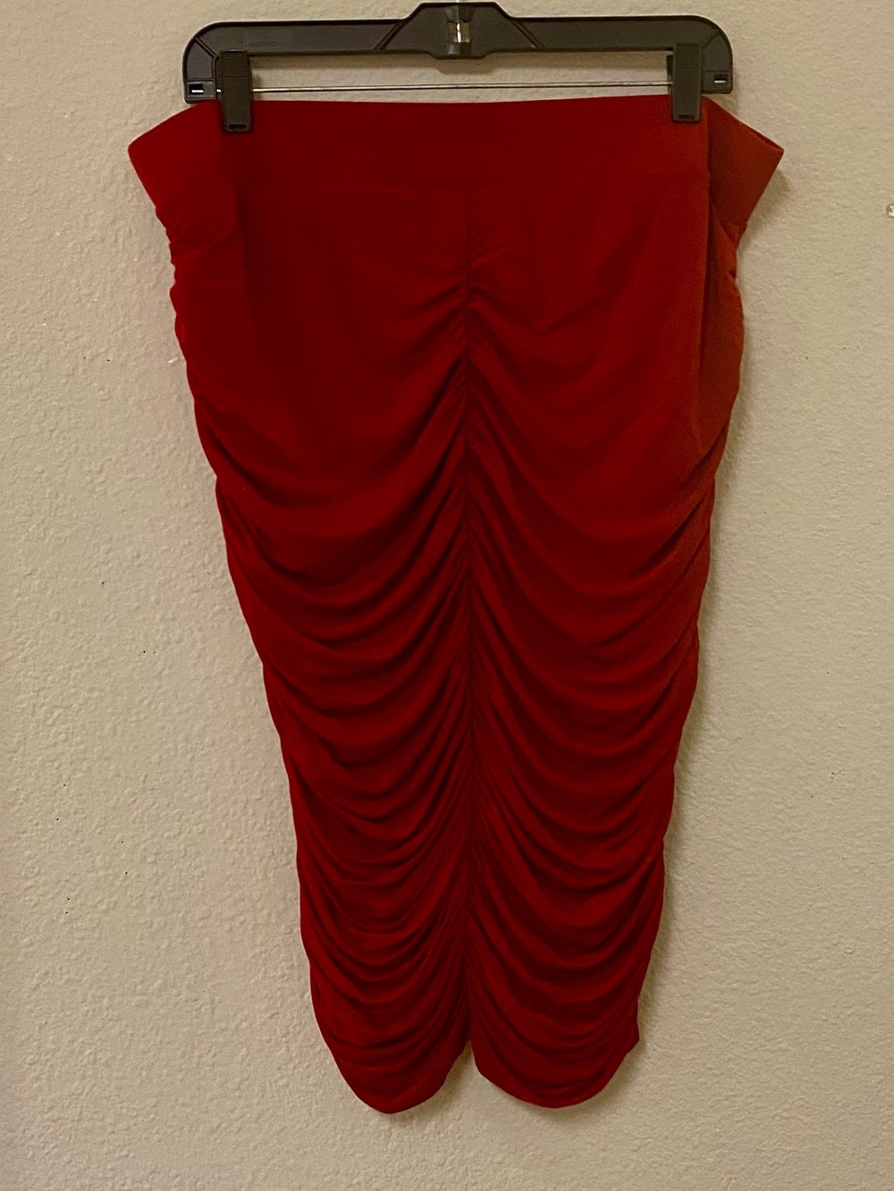 Torrid Red Ruched Midi Skirt - Size 1X - EUC!